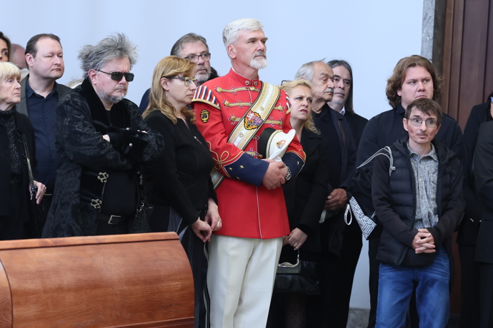 FOTO: Hosté zaplnili celou smuteční síň. – stránka 10
