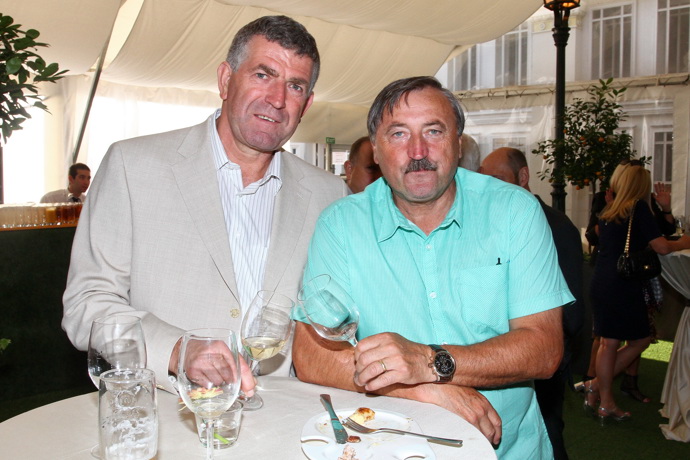 FOTO: Imrich Bugár s Antonínem Panenkou. – stránka 58
