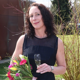 Kristýna Frejová jako jediná oblékla elegantní malé černé šaty. 