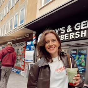 Zuzaně Hanajíkové je 25 let. 