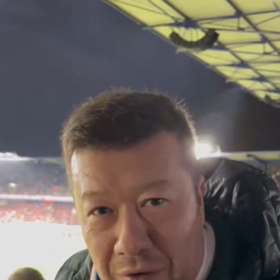 Okamura ve studiu neváhal vytáhnout zakládající členy NSDAP.