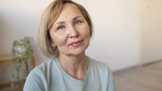 Marie (61): Synovy nevlastní děti se mnou nejdřív zametaly. Nakonec mě ale přijaly jako babičku