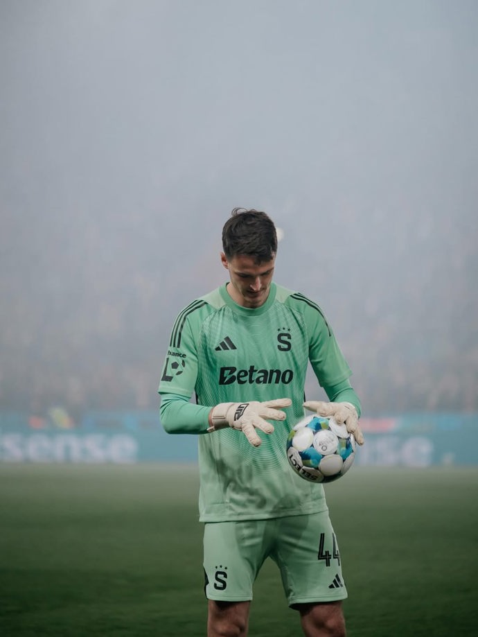 FOTO: Surovčík na instagramu popsal výhružky smrtí už před zápasem. – stránka 5