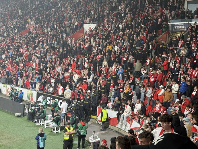 FOTO: Skandál na derby pražských S.