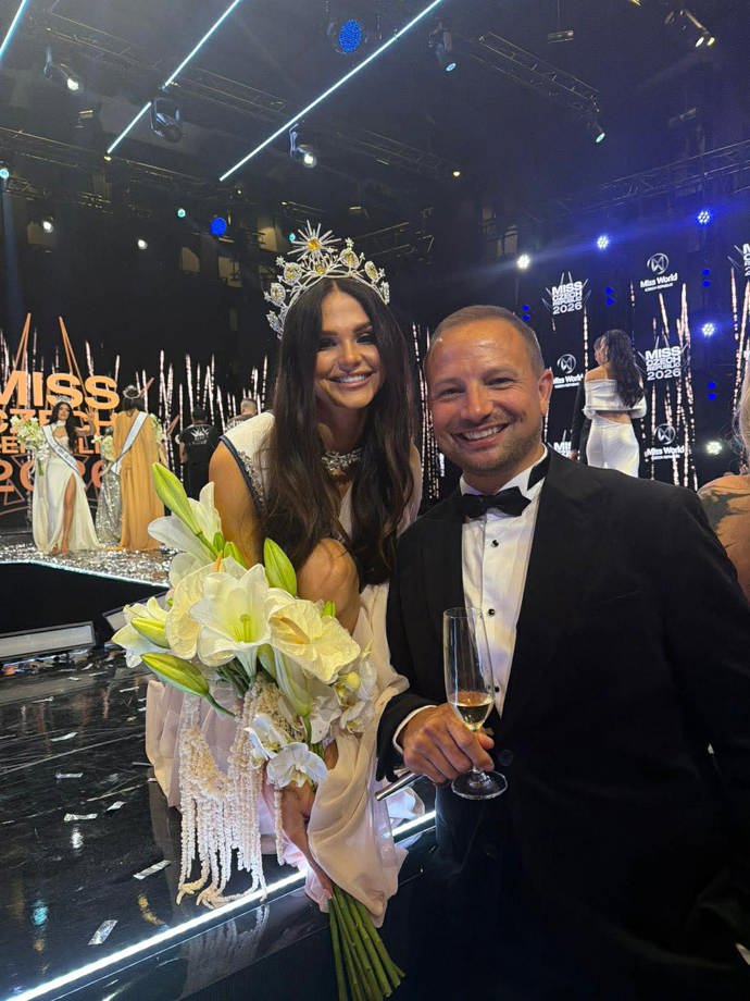 FOTO: Podnikatel Tomáš Horáček s novou Miss Earth Czech Republic Hanou Dědkovou. – stránka 8