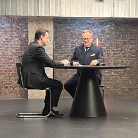 Prvním hostem nedělního pořadu Poledne s Moravcem byl ministr zahraničí Petr Macinka. 
