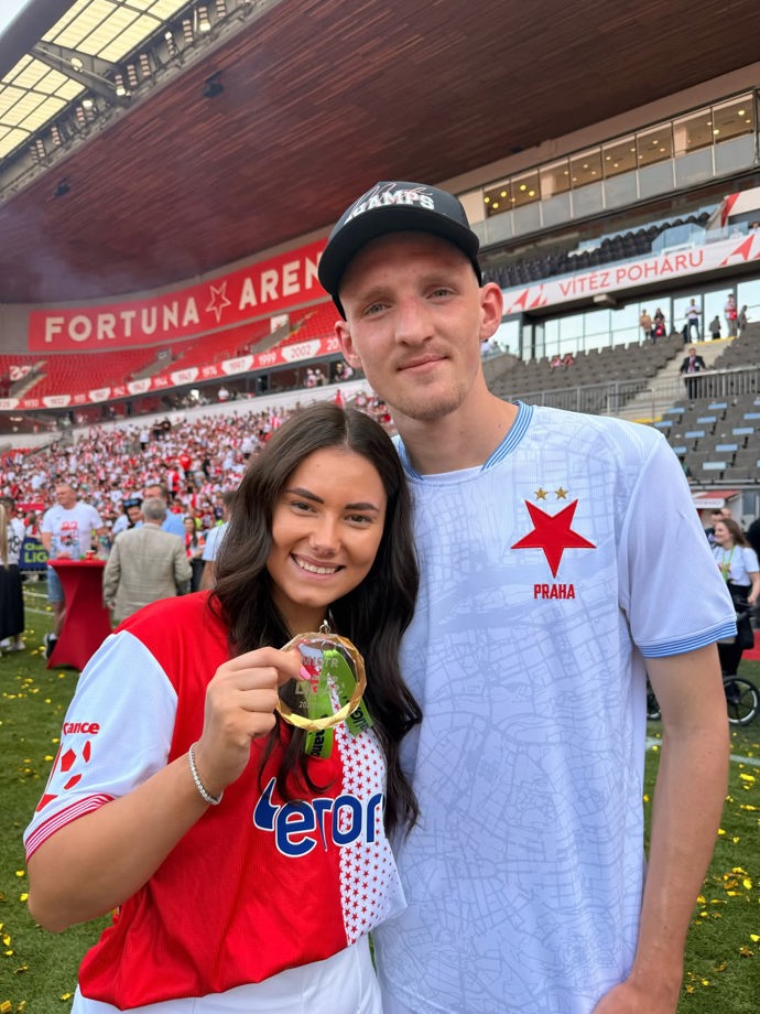 FOTO: Štěpán Chaloupek po boku své snoubenky Anety.