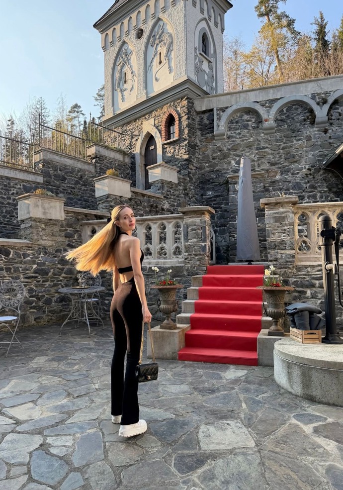 FOTO: Na Kunzov míří čím dál více celebrit. – stránka 13