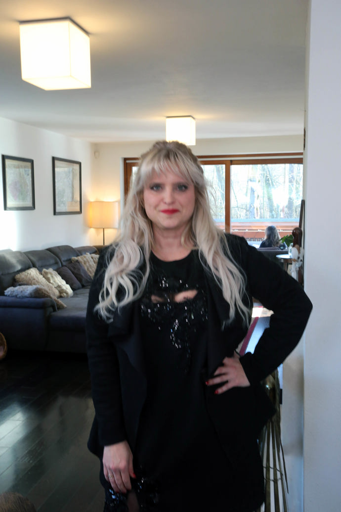 FOTO: Módní návrhářka Alena Wilson. – stránka 19