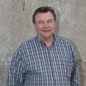 Vyučil se zámečníkem na přání svého tatínka, který tvrdil, že výuční list je dobrý základ pro každou kariéru.