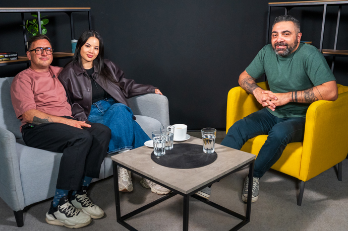 FOTO: extra host Yenifer Cao a Samuel Jaško 01 – stránka 15