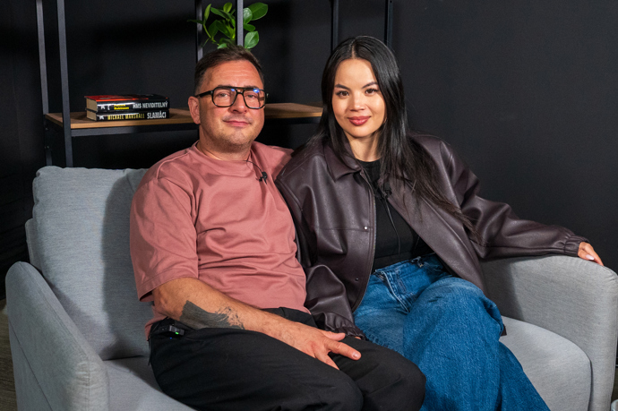 FOTO: extra host Yenifer Cao a Samuel Jaško 02 – stránka 14