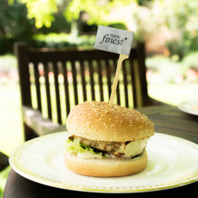 Tesco představuje letní BBQ nabídku: dostupné grilování od burgerů po rostlinné alternativy