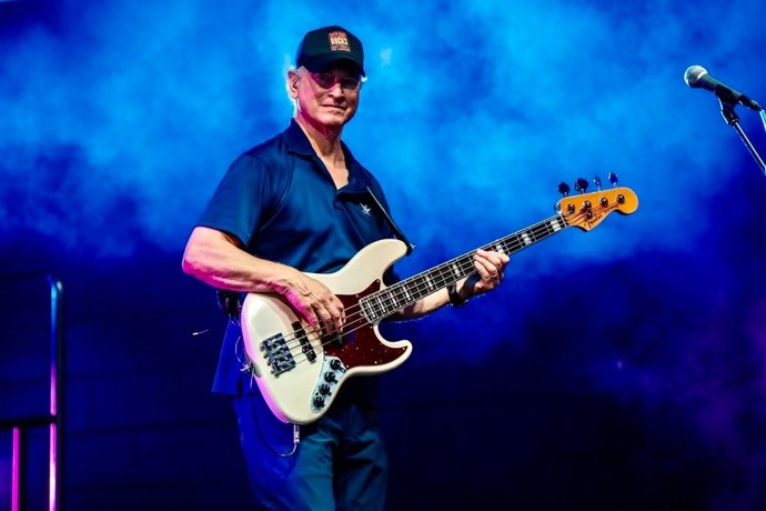 FOTO: Gary Sinise má také blízko k hudbě. – stránka 6