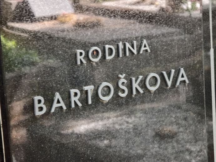 FOTO: Hrob Jiřího Bartošky.