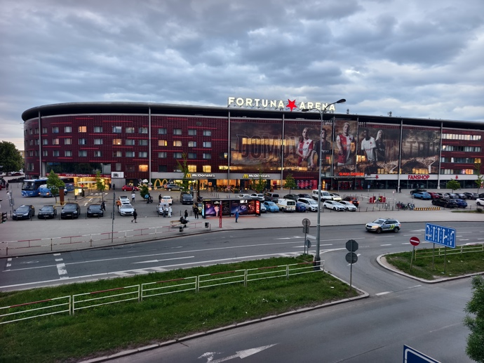 FOTO: Fotbalový stadion Eden. – stránka 13