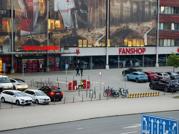 FOTO: Fotbalový stadion Eden je uzavřený. – stránka 12