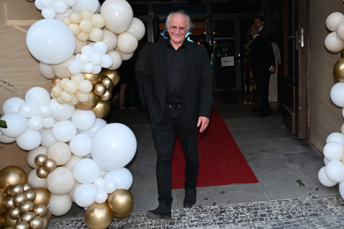 FOTO: I Michael Kocáb byl očividně spokojen. – stránka 40