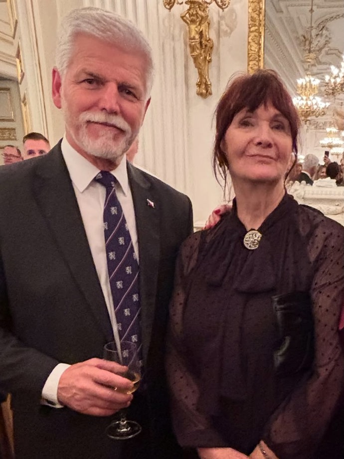 FOTO: Maminka Geislerové vedle Petra Pavla.