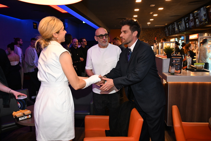 FOTO: Leoš Mareš s Leškem Wronkou a jeho paní Vendulou. – stránka 9