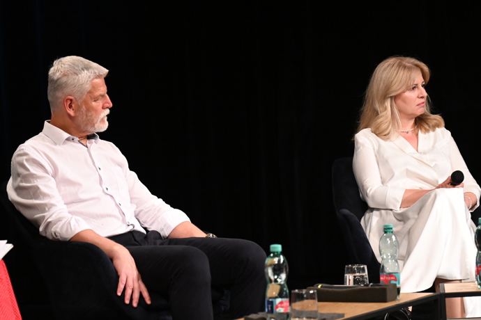 FOTO: Petr Pavel a Zuzana Čaputová na festivalu Mezi ploty. – stránka 1