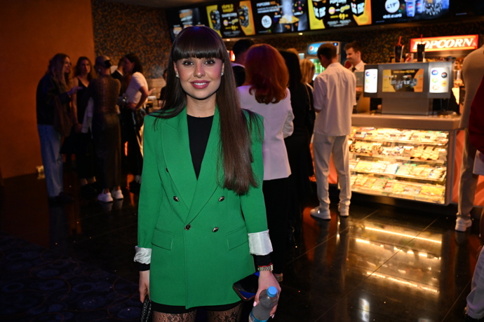 FOTO: Lenka Holubová si nenechala ujít poslední díl minisérie Leoš. – stránka 1