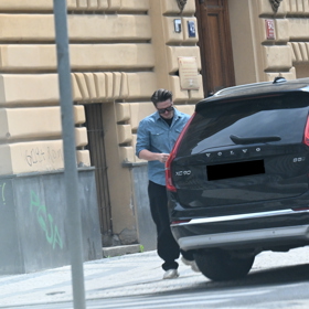 Ondřej Brzobohatý dorazil ke společnému bytu s Danielou.