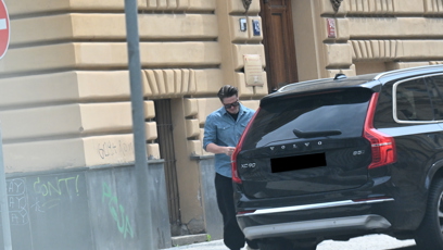 FOTO: Ondřej Brzobohatý dorazil ke společnému bytu s Danielou.