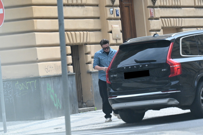 FOTO: Ondřej Brzobohatý dorazil ke společnému bytu s Danielou. – stránka 14