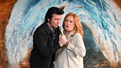 FOTO: Simona Stašová si zazpívala s falešným Elvisem.