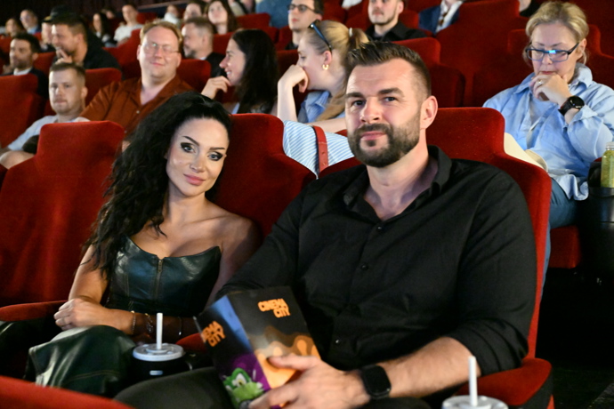 FOTO: Andrea Pomeje s manželem na premiéře posledního dílu minisérie Leoš. – stránka 3
