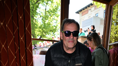 FOTO: Miroslav Etzler dovádí se synem.