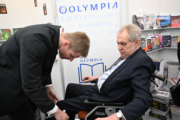 FOTO: Miloš Zeman na Světě knihy. – stránka 27