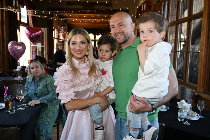 FOTO: Eva Perkausová vyrazila na Dermacol Love Day. – stránka 20