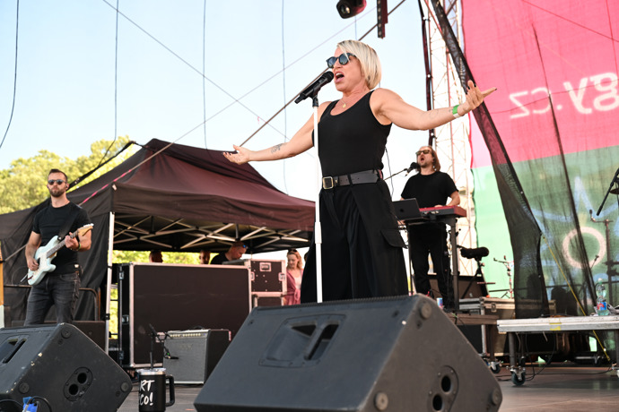 FOTO: Martina Pártlová zazpívala.