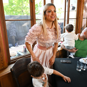 Eva Perkausová se usmívala.