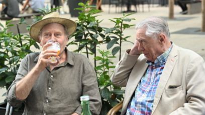 FOTO: Jan Vlasák si dal v horkém dni pivečko.