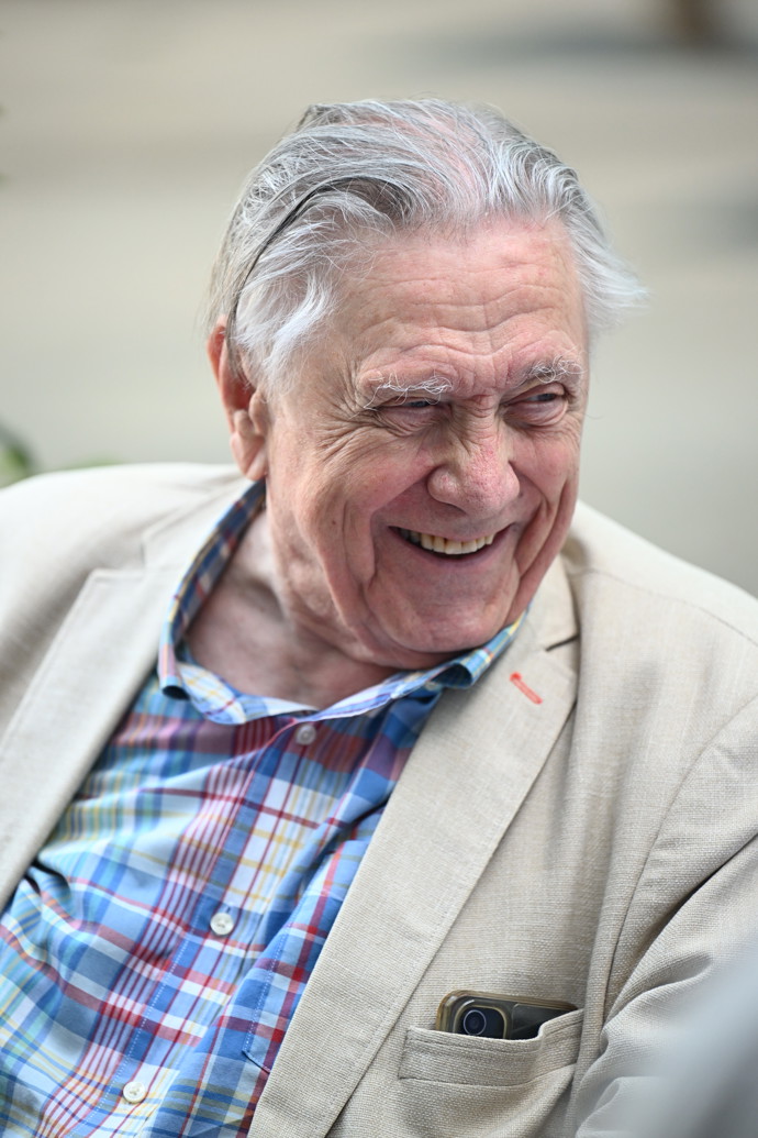FOTO: Herec Petr Kostka celý zářil. – stránka 99