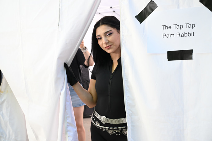 FOTO: Pam Rabbit na festivalu Mezi ploty 2026. – stránka 1