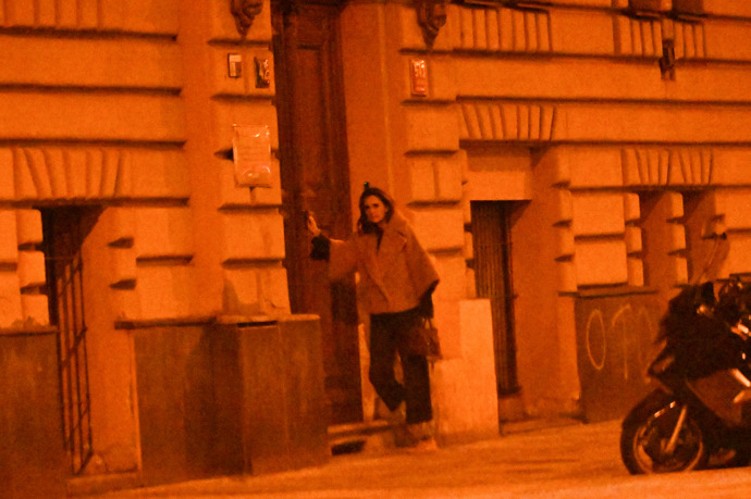 FOTO: Daniela Brzobohatá se rozhlížela kolem sebe. – stránka 45