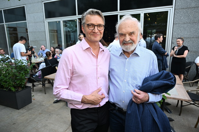 FOTO: Zdeněk Svěrák přišel podpořit synův nový film. – stránka 75