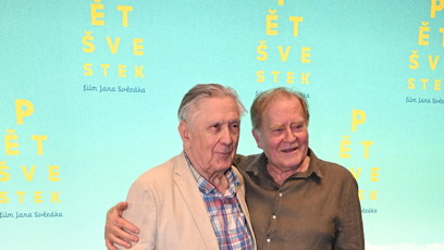 FOTO: Petr Kostka spolu s Janem Vlasákem na premiéře filmu Pět švestek.