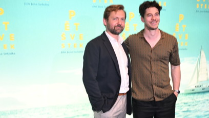 FOTO: Petr Lněnička s Markem Adamczykem na premiéře filmu Pět švestek.