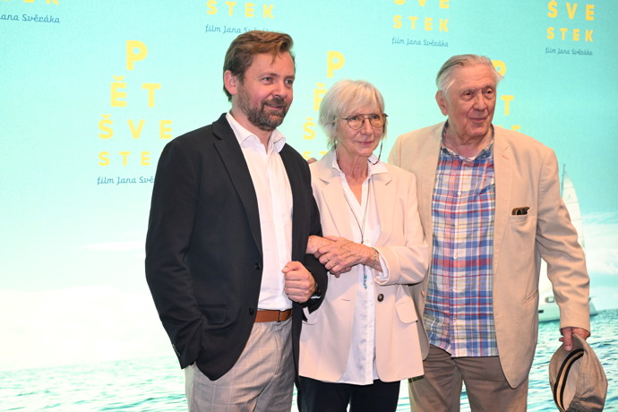 FOTO: Petr Lněnička spolu s Danou Syslovou a Petrem Kostkou. – stránka 59