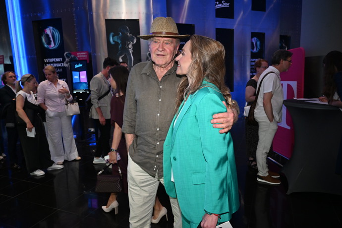 FOTO: Jan Vlasák na premiéře filmu Pět švestek. – stránka 57