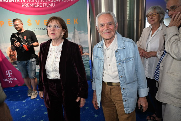 FOTO: Lenka Termerová spolu s manželem Morisem Issou. – stránka 37