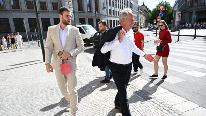 FOTO: Na oslavu Jiřiny Bohdalové se schází hosti.