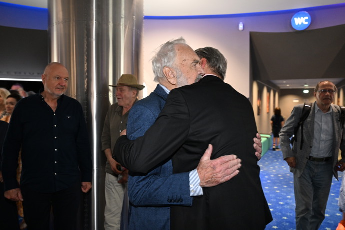 FOTO: Zdeněk Svěrák svého syna Jana po premiéře objal. – stránka 11