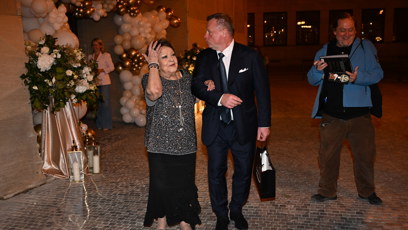 FOTO: Jiřina Bohdalová při odchodu.