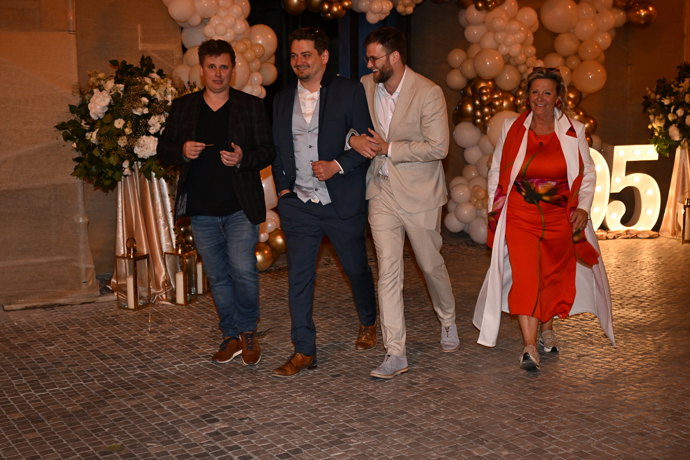 FOTO: I po oslavě panovala dobrá nálada. – stránka 24